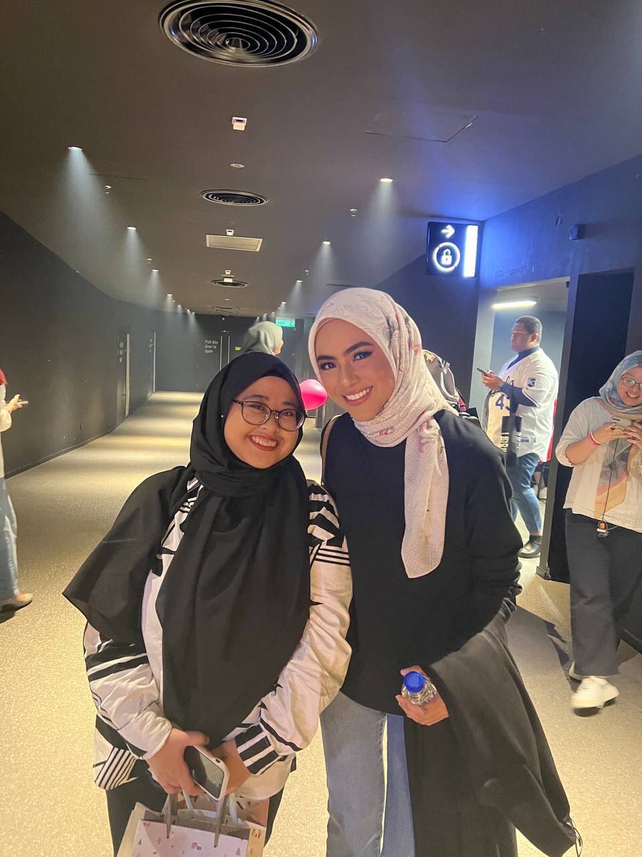 jaja_saliman's tweet photo. One fact about Erysha Emyra to me la she is really humble and the character of Chinta is really amazing , im so proud of her , fly high erysha , one word for you i will be always keep supporting you until the end of my journey for support local artist that’s my promise 🫶🏻🫶🏻 https://t.co/Wn1rDVyWTn