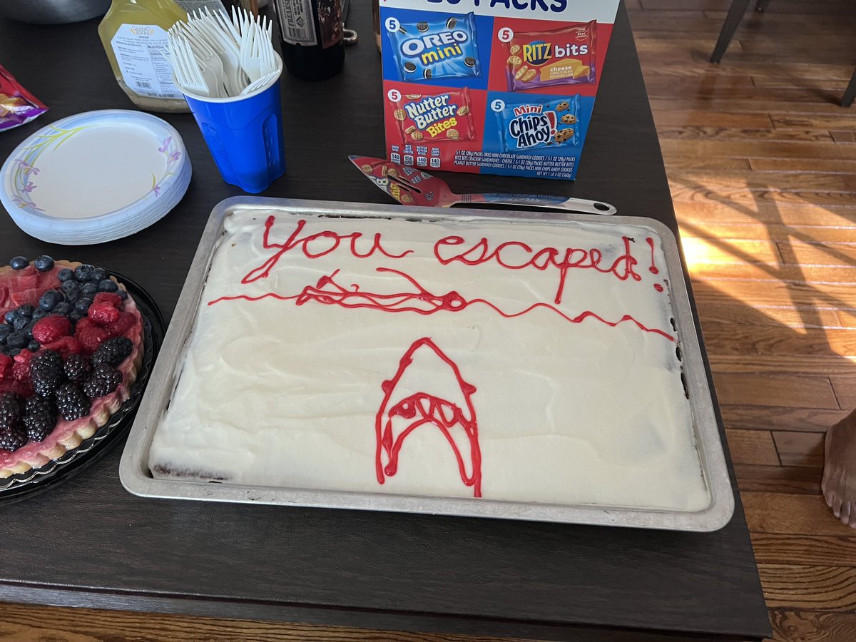 Pro Tip for future fellows: Get yourself an MIS fellowship program director who will personally make and decorate your graduation cake! 🤣 I will certainly miss operating with the amazing and legendary @AnnMRogersMD!