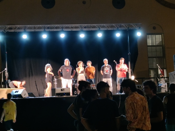 llenguacat_CAT's tweet photo. ☀ Sabies que una cinquantena de joves han practicat el català en els casals d'estiu que fem a Badalona?

🌇 Hem impulsat tres casals com a part del Pla d'Actuació Lingüística Integral de l'Eix Besòs!

📰 Tota la informació, aquí https://t.co/mwH0VRw99a! https://t.co/MB4TtIe2eB