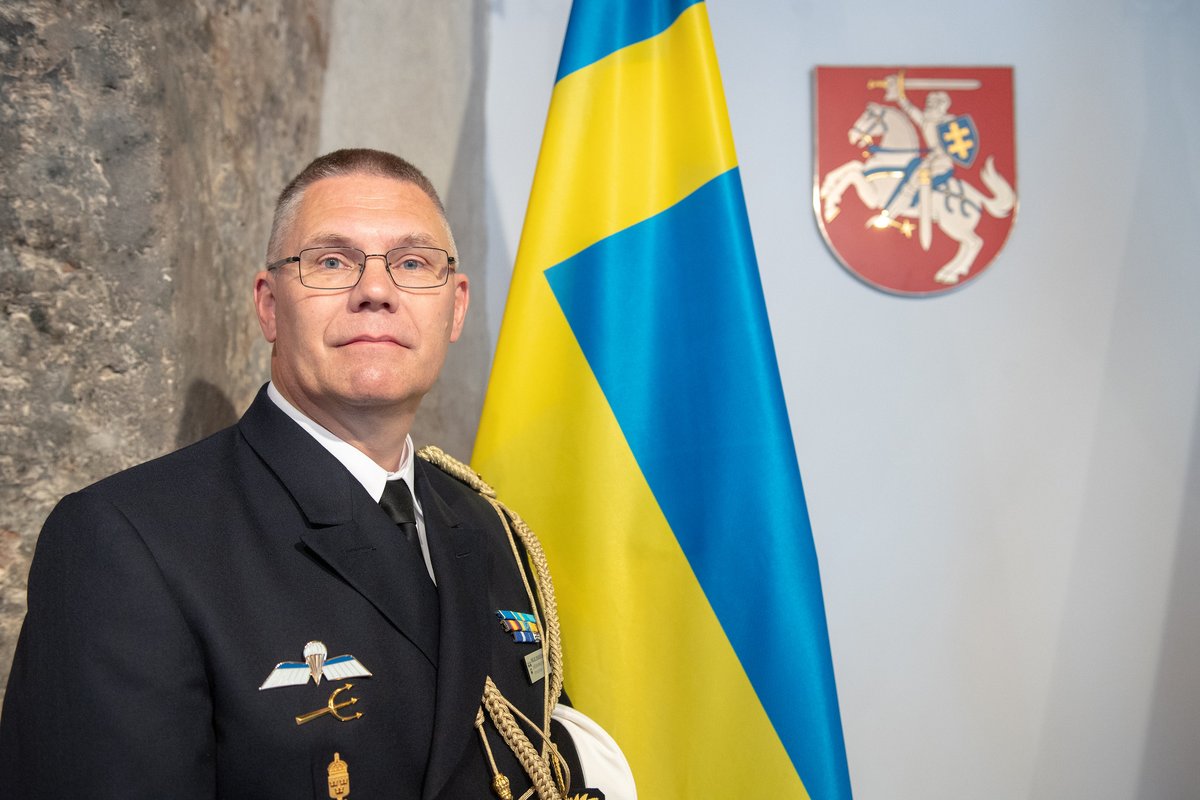 The new 🇸🇪Defence Attaché to 🇱🇹Lithuania, Commander Niklas Johansson, was accredited today. Before joining NATO, we have received substantial support from Sweden and we will always be grateful for that. Now we hope to see Sweden as a NATO member itself in the very near future.