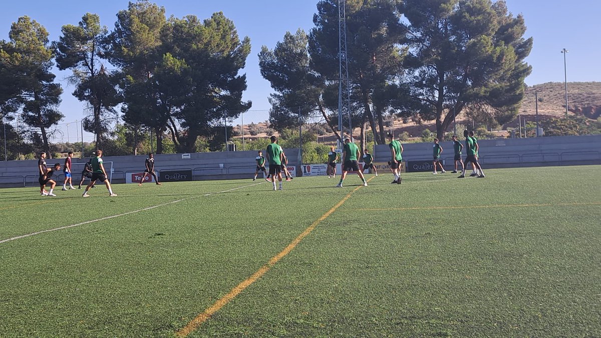 Primer día de pretemporada terminado! Afortunado de poder disfrutar de esta experiencia y de estar rodeado de grandes jugadores y profesionales. Seguimos!! ⚽️⚽️ <a href="/cd_toledo/">C.D. Toledo 🦅💚⚪️</a> “B” 🔛 🔥