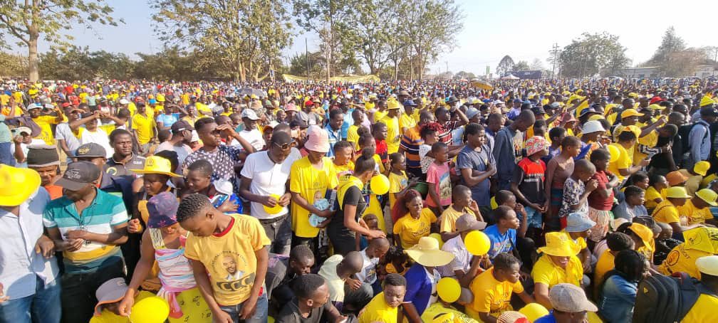 Cde_Ostallos's tweet photo. We have landed in Chinhoyi on a Monday afternoon to address Citizens in this part of the country. A clear statement of intent! Thank you Chinhoyi. Next stop- The city of Kings!!! https://t.co/kGEpg3EHz1