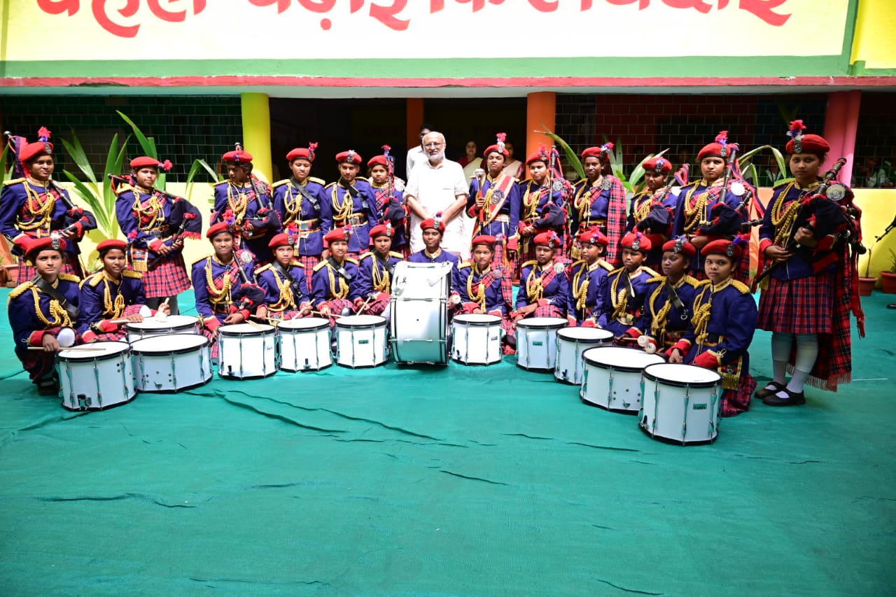 राज्यपाल ने कस्तूरबा गांधी बालिका विद्यालय में छात्राओं से किया संवाद-The governor interacted with the girl students of Kasturba Gandhi Balika Vidyalaya