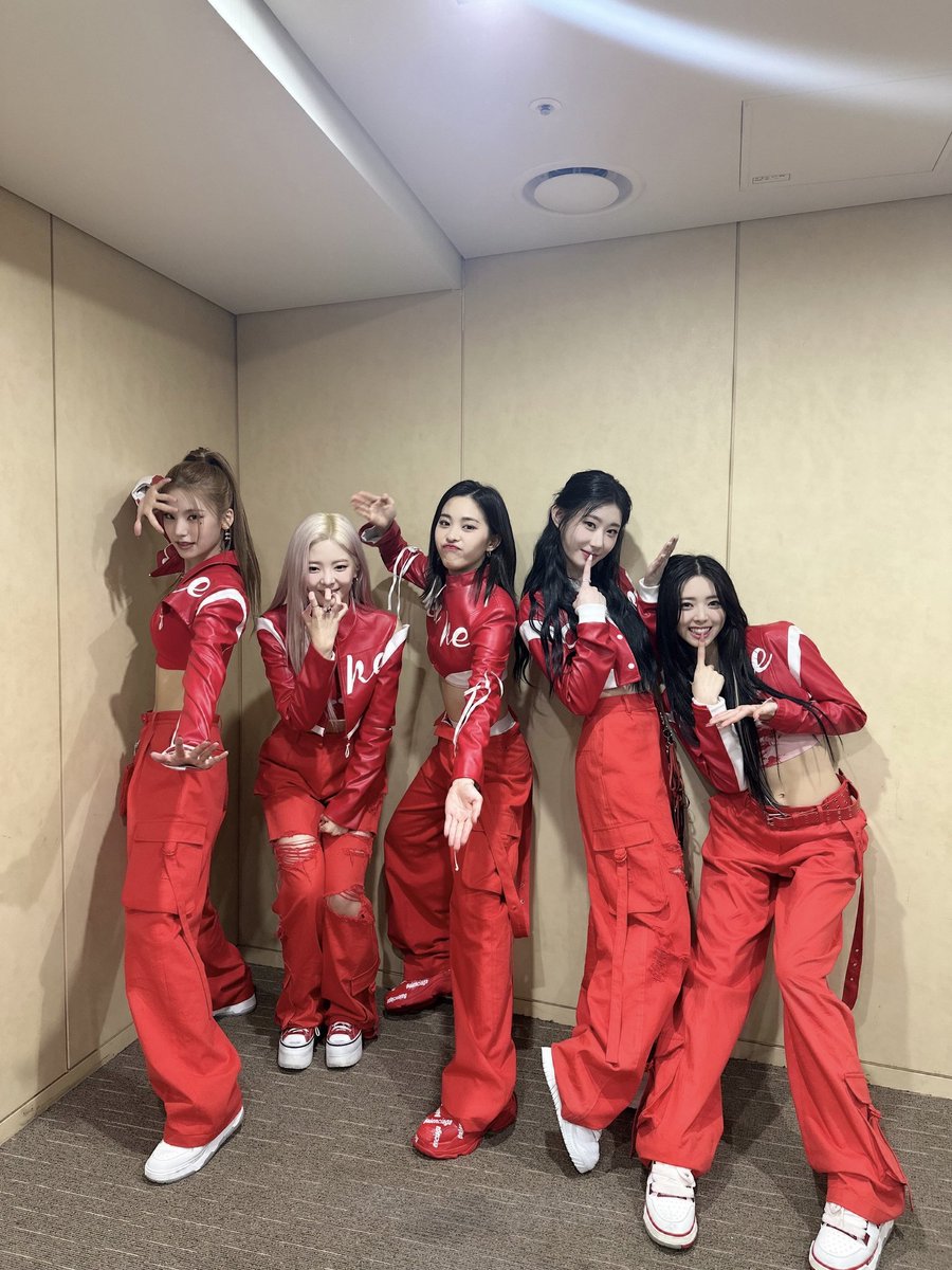 ITZY tweet media
