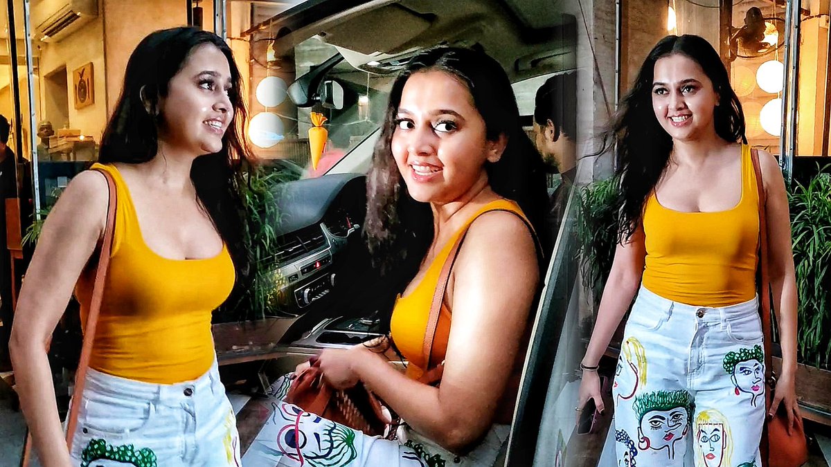 VBollywood_Offl's tweet photo. Hotness Overloaded #TejasswiPrakash Sizzles in Yellow at Bandra 🔥🥵 !

Video Link Down Below 👇

Youtube - https://t.co/PzTBbNk1MO

#TejRan #TejRanFam #TejaTroops @itsmetejasswi https://t.co/LGBQ8ltRmL