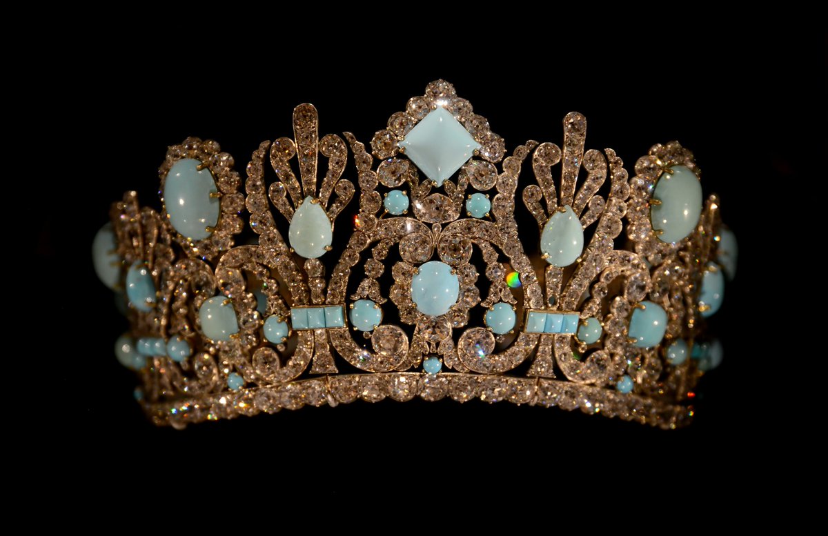 zanasdesigns's tweet photo. The Marie-Louise Diadem, a wedding gift from Napoleon to his bride. 

The original emeralds set in the diadem were replaced with 79 Persian turquoise stones in the 1950s, which allowed Van Cleef &amp; Arpels to sell the emeralds in individual pieces.

#luxuryjewels
#emeralds https://t.co/jUVpfDuZGE