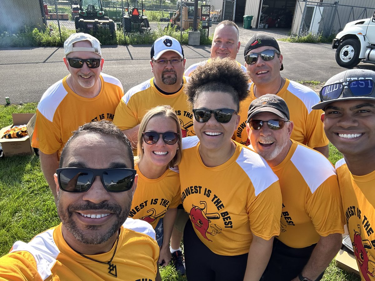 Midwest Softball 🥎 <a href="/Chilis/">Chili's Grill & Bar</a> 🌶️ 🌶️ 

#midwestisthebest
#chiliheads

<a href="/Kim_Mohr1/">Kim Mohr</a> <a href="/NicholasBPaxton/">Nicholas Paxton</a> <a href="/GumpMike/">Mike Gump</a> <a href="/aLee1529/">Alison Richardson</a> <a href="/train3rgirl/">Kimberly Harding</a> @JeffHoldcraft <a href="/dougcomings/">doug comings</a> <a href="/swh7668/">Scott Hermann</a> <a href="/RJablonske/">Ron Jablonske</a> <a href="/mattfitzdog/">Matthew Fitzgerald</a> <a href="/ckouzmanoff1/">Courtney Kouzmanoff</a> <a href="/MarkArm1958/">Mark Armstrong</a>