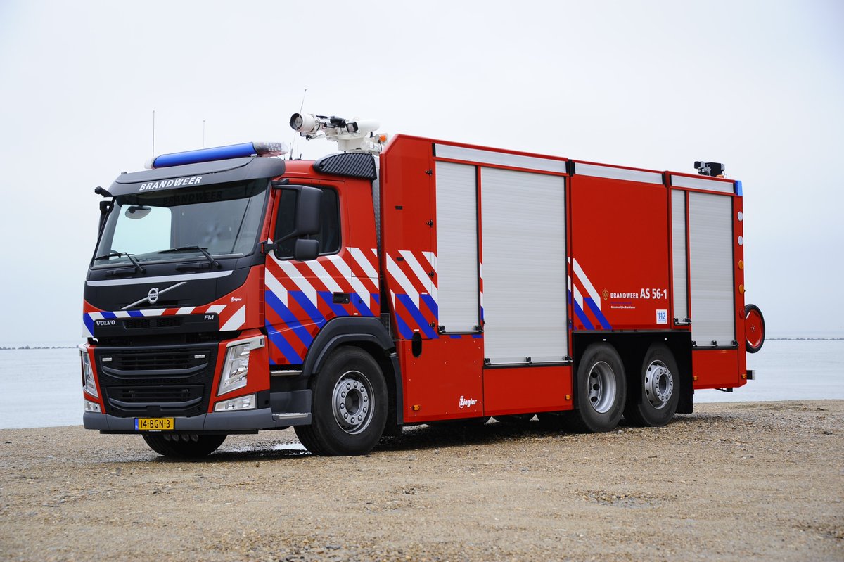 ziegler_nieuws's tweet photo. Ziegler en @gez_brandweer sluiten overeenkomst voor de levering van tien nieuwe schuimblusvoertuigen.

https://t.co/mRWgjlI2Cm https://t.co/lzVBAoiokw