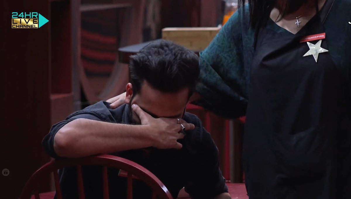 BiggBoss_Tak's tweet photo. Elvish Yadav, with a heart full of emotions, patiently awaits his mother's presence. In this touching moment, Pooja ji comes to offer her heartfelt support and comfort. ❤️ https://t.co/0X5ubflNVQ