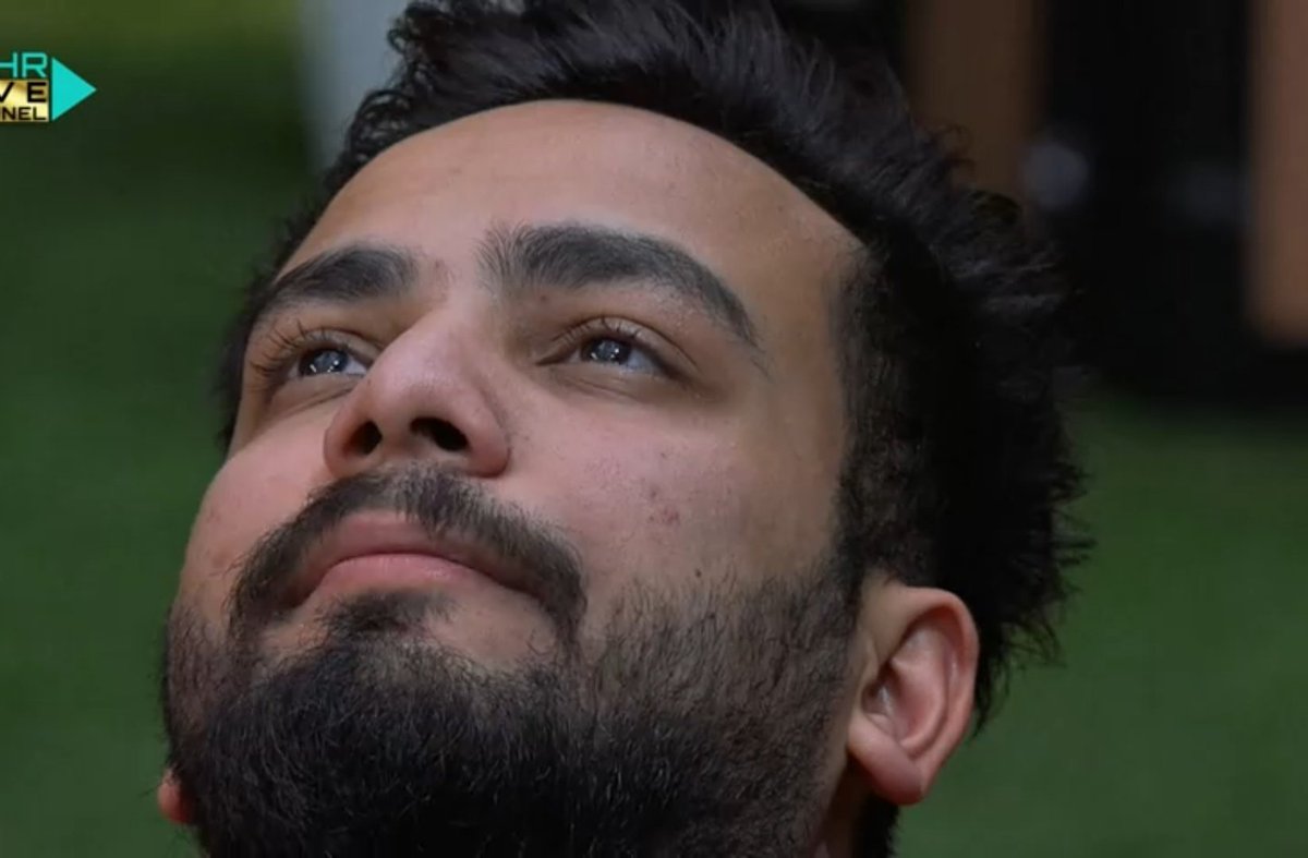 BiggBoss_Tak's tweet photo. Elvish Yadav, with a heart full of emotions, patiently awaits his mother's presence. In this touching moment, Pooja ji comes to offer her heartfelt support and comfort. ❤️ https://t.co/0X5ubflNVQ
