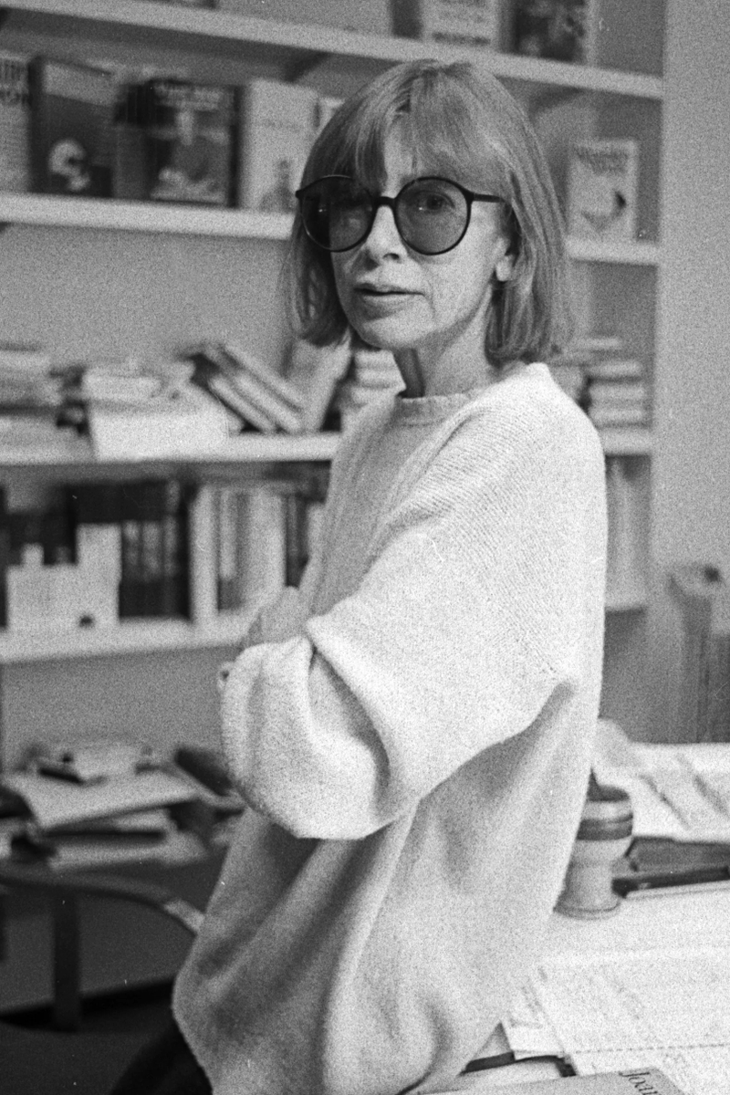 REFLEXIÓN. Faldas, jerséis, sujetador y ‘bourbon’: sobre por qué amamos a los escritores que hacen listas | De las memorias de Joe Brainard a la maleta de Joan Didion. Hay un goce profundo en abordar, punto por punto, la experiencia humana
trib.al/NTZZffg