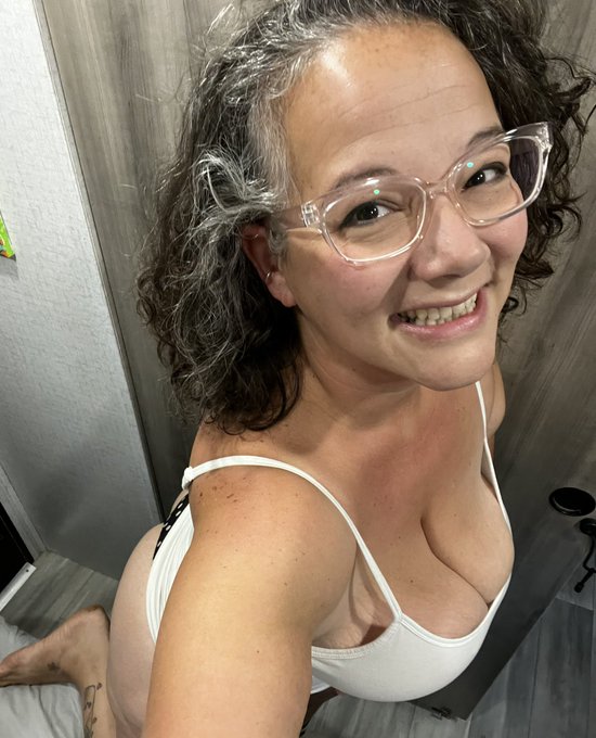 Happy Monday! Let&rsquo;s motivate each other! 🍆💦🍑 https://t.co/GoBAHTfRuM