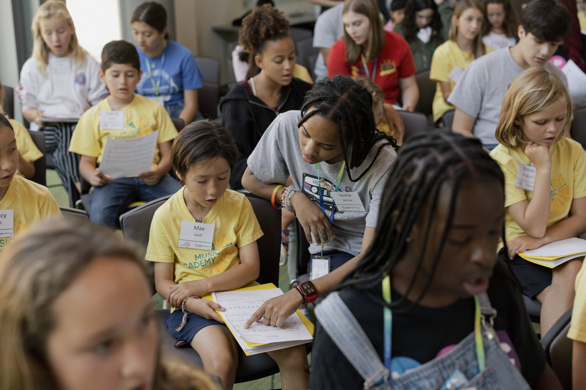 ypcofnyc's tweet photo. SING! children’s choir joined forces with the Young People’s Chorus of New York City – an innovative program that has become the model for children’s choruses around the world. Click photos see how pairing with the “Chorus of the World” takes these SING!ers to the next level! https://t.co/oCAIZs8IRK