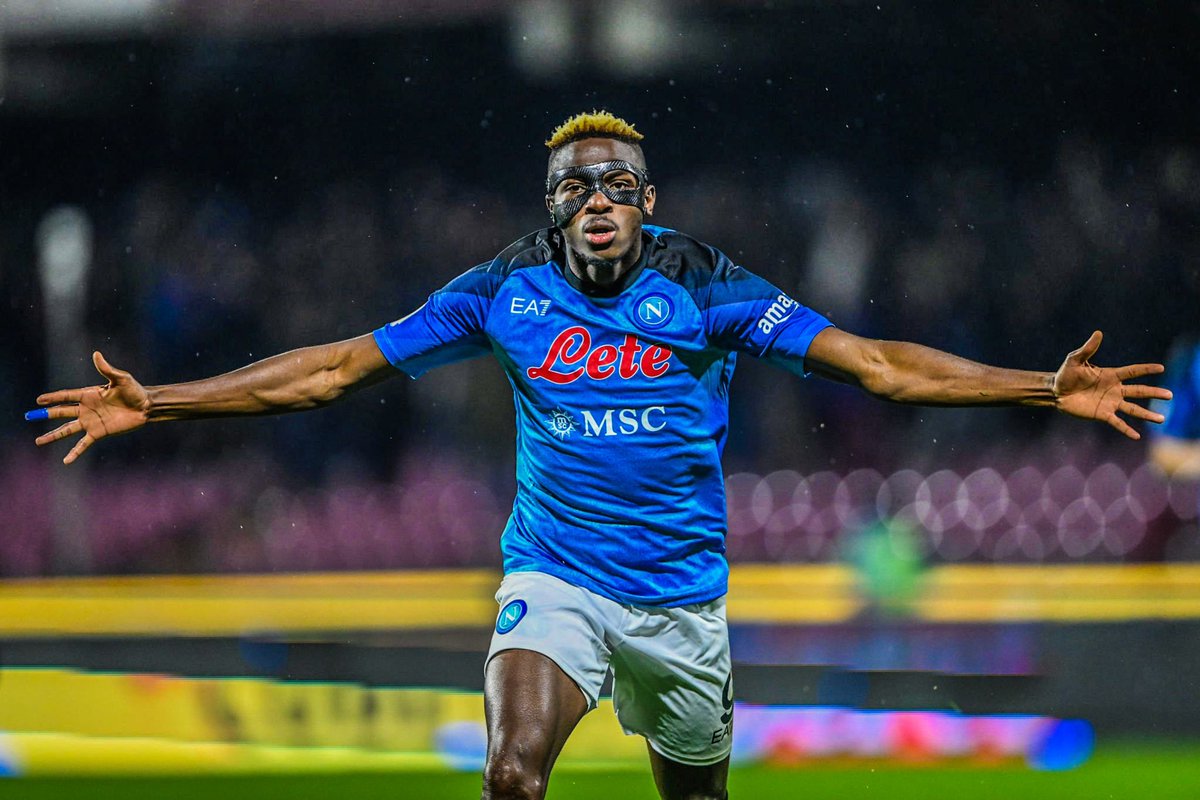eurofootcom's tweet photo. 🚨🇳🇬 Al-Hilal have offered €140m to Napoli for Victor Osimhen. The Italian club want €150m to even consider selling him, reports @SkySports. 

The Saudi club will also pay him €1m a week, resulting in a yearly wage of €52m. https://t.co/9sQjIjLAPO