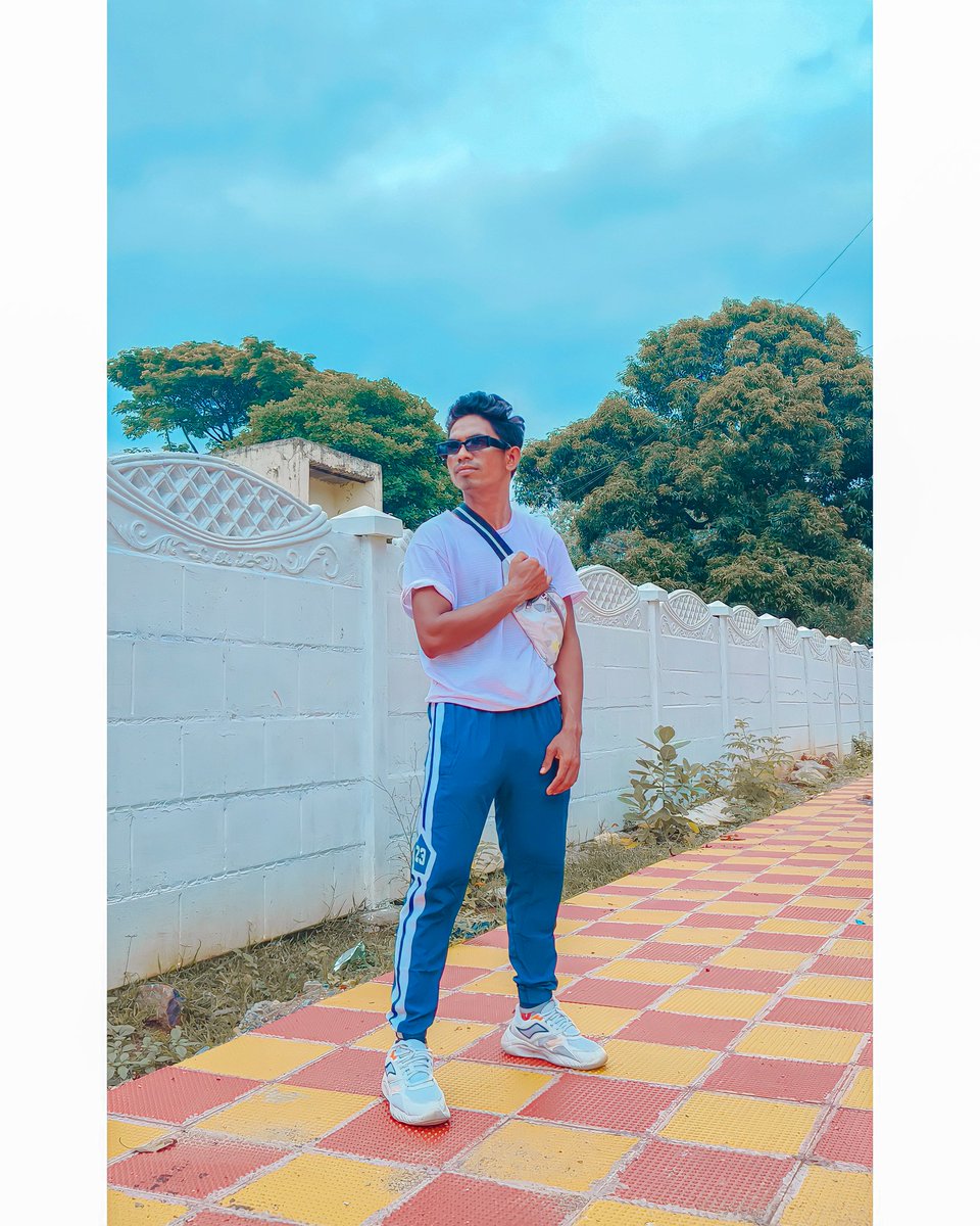 kkdc_present's tweet photo. "𝐁𝐞 𝐲𝐨𝐮𝐫𝐬𝐞𝐥𝐟, 𝐛𝐮𝐭 𝐚𝐥𝐰𝐚𝐲𝐬 𝐲𝐨𝐮𝐫 𝐛𝐞𝐭𝐭𝐞𝐫 𝐬𝐞𝐥𝐟." https://t.co/NDqJYILPUP