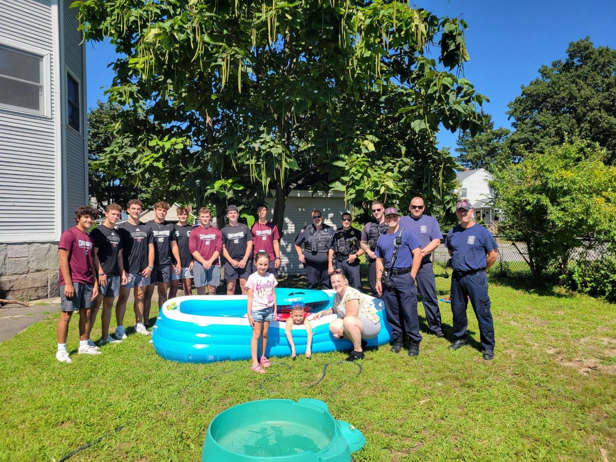 ChelmsfordFb's tweet photo. When word got out that a young child in town wasn’t going to have as many guests attend his birthday party as they’d hoped, those who could sprung into action! Athletes from the football &amp; soccer team partnered up with CPD/CFD to give this youngster the best party they could. https://t.co/Lp188W2v10
