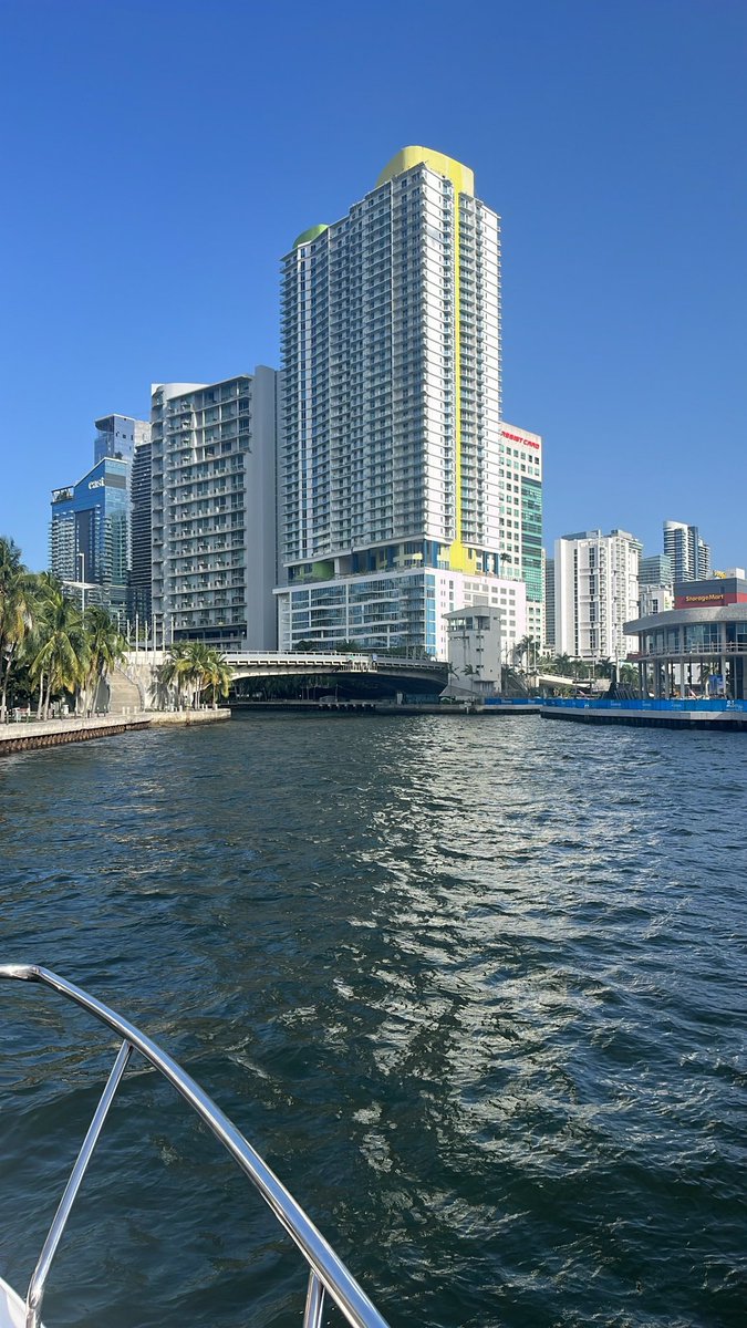 _balencii1's tweet image. Skyami🌴