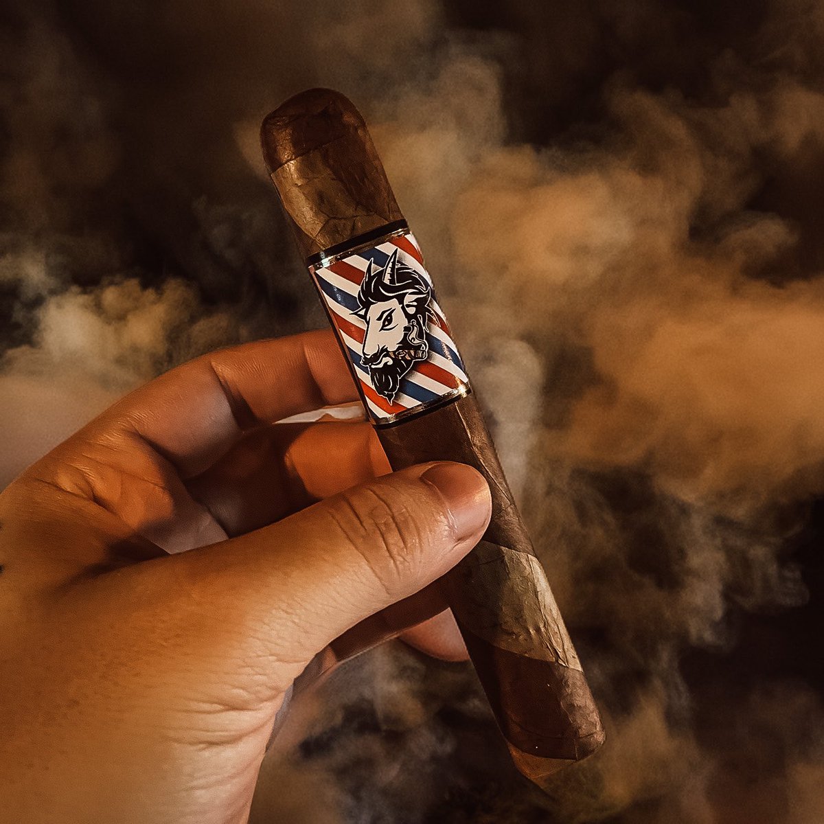 cigarshackuk's tweet photo. What a beautiful smoke this was 👌 Fresh Cut by Cigar Goat Club 🐐

#cigar #Cigarsmoker #goat #barberpole #Contentcreater https://t.co/k7cveyGdsf