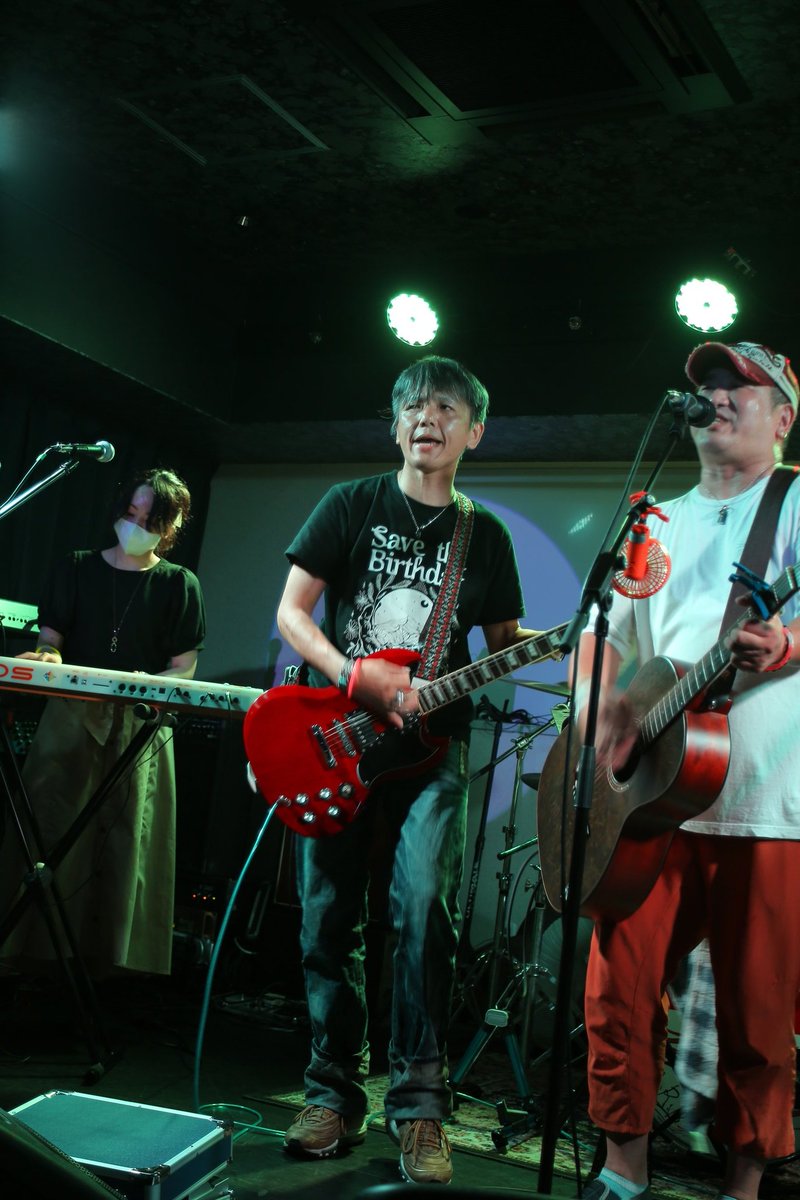 zono_022's tweet photo. 2023.07.29 富山県高岡市｢GOODFELLOWS｣
｢ハマたくバースデーライブ｣から｢はまゾノ+maimai with TETRABOX｣

メッチャ即席バンドです🤣最初は、はまゾノだけで演奏する予定だったが、人を巻き込んで結局バンドになるという😂それが｢はまゾノ｣なんですꉂ🤣𐤔

共演ありがとうございました😁 https://t.co/oHF6sKtpFq