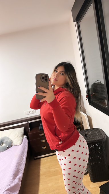 De las dos maneras me queda genial😼❤️ https://t.co/j27BeOmDwX