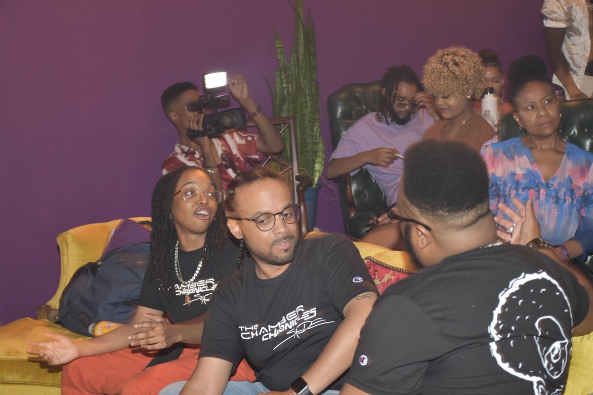 Sir_Tizzy09's tweet photo. #ThemeGawds #LessGeddit! @itsBliz & @TamiraSlade!!
Couple flicks from the show last Friday!
#TheChamberChronicles was lit yet again! https://t.co/a6U4wRpnRB