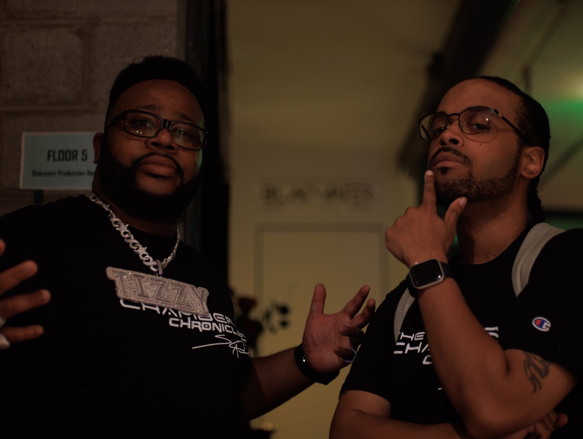 Sir_Tizzy09's tweet photo. #ThemeGawds #LessGeddit! @itsBliz & @TamiraSlade!!
Couple flicks from the show last Friday!
#TheChamberChronicles was lit yet again! https://t.co/a6U4wRpnRB