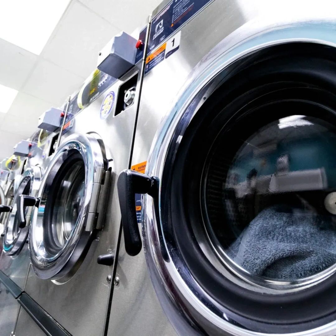 Cycle after cycle, our machines work hard for our customers! How many loads of laundry do you think we do each week? 👀 Take your best guess below!