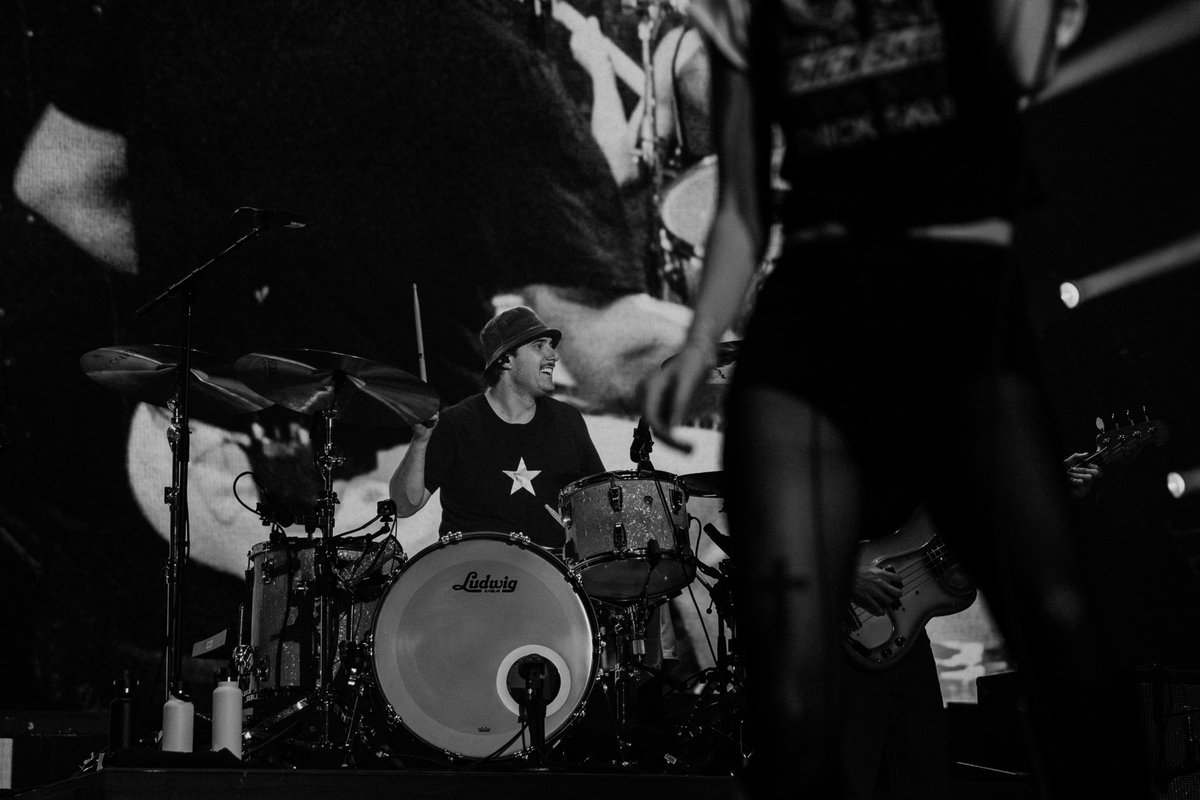 ylrac's tweet photo. best band in the entire world @paramore ❤️‍🩹 https://t.co/8WYeDqIeDz