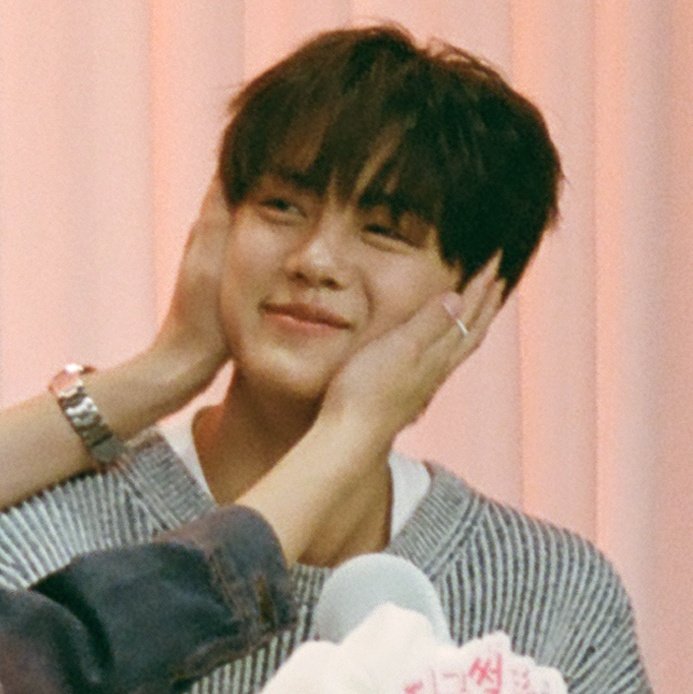 KGVFEED's tweet photo. *sobs* https://t.co/8gG2NnALtN