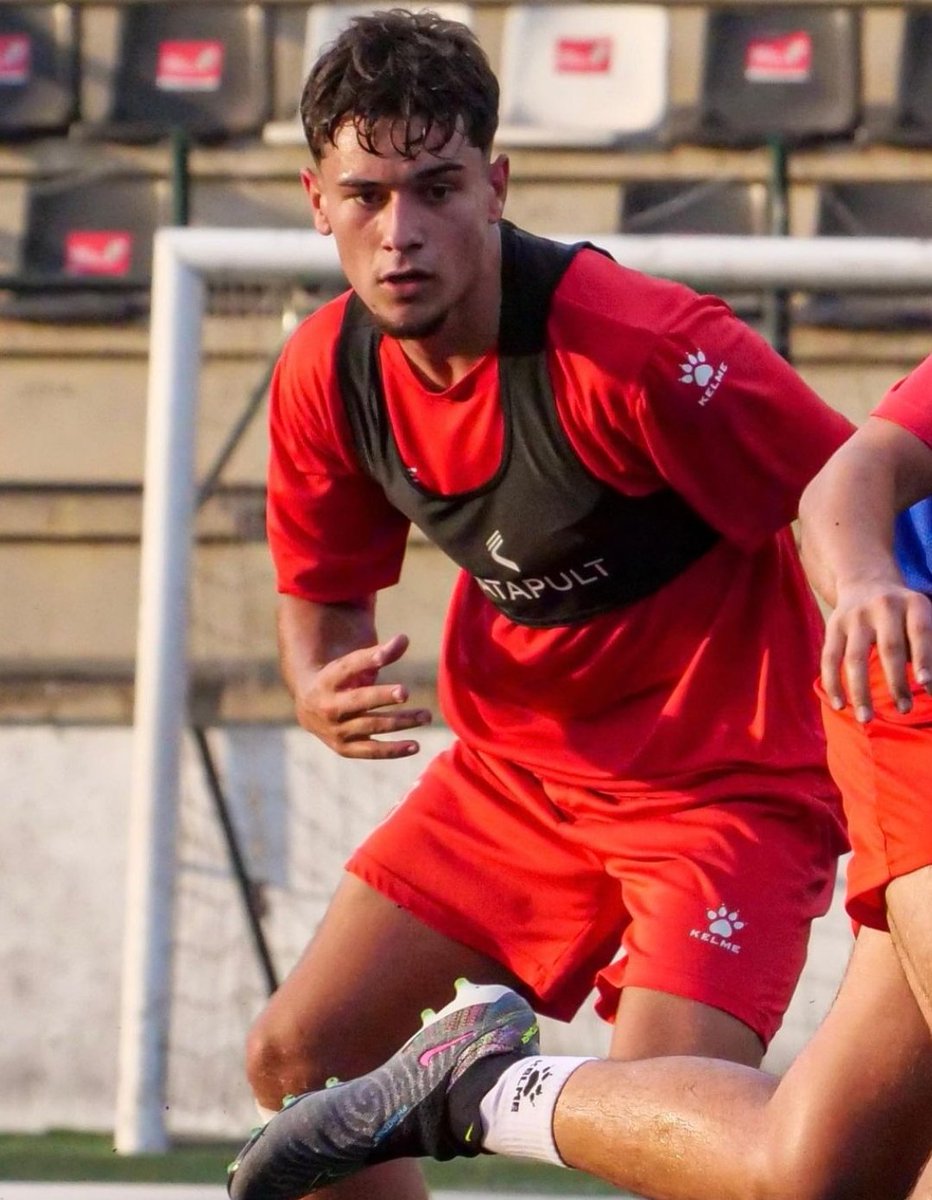 Vilcheezz_'s tweet photo. 🚨 #EXCL: Markel Rodríguez (2005), nuevo fichaje del @CFDamm. #CFD ⚪️🔴

◉ Llegó procedente del @ue_cornella la temporada pasada y tras una lesión de larga duración, esta temporada podrán disfrutar de su juego. https://t.co/Cf5nrxVf2l