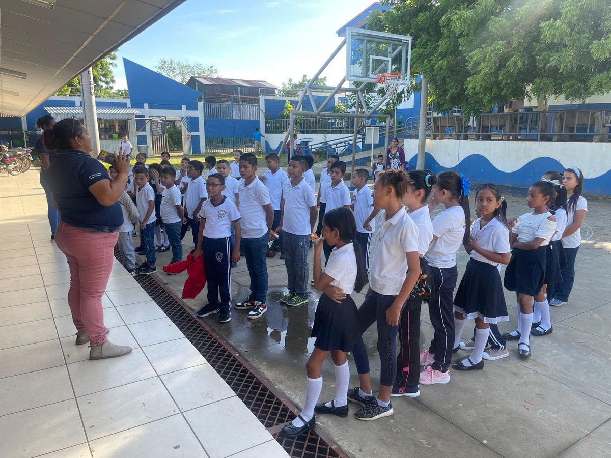 Estudiantes de Educación Inicial, Primaria y Secundaria de nuestros Centros Escolares de #SanRafaelDelSur inician este segundo semestre del ciclo escolar 2023 con alegría y esperanza.

#AClasesConTantaEsperanza