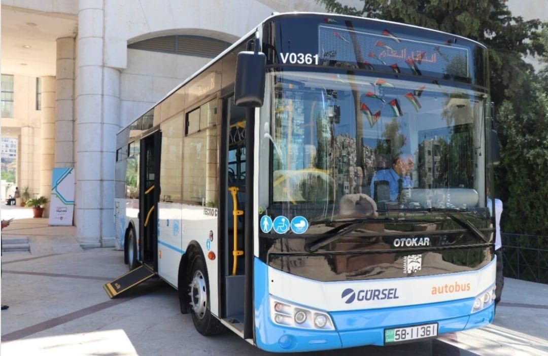 بعدد ركاب يزيد عن مليون وستمائة وثلاث واربعين ألف راكب لباص عمان والباص السريع في شهر تموز المنقضي ، تتصاعد وتيرة النجاح وتتزايد ثقة متلقي الخدمة بمنظومة النقل العام في مدينة عمان ، وتتعزز ثقتنا في أمانة عمان بأن القادم افضل..
#وتستمر_المسيرة