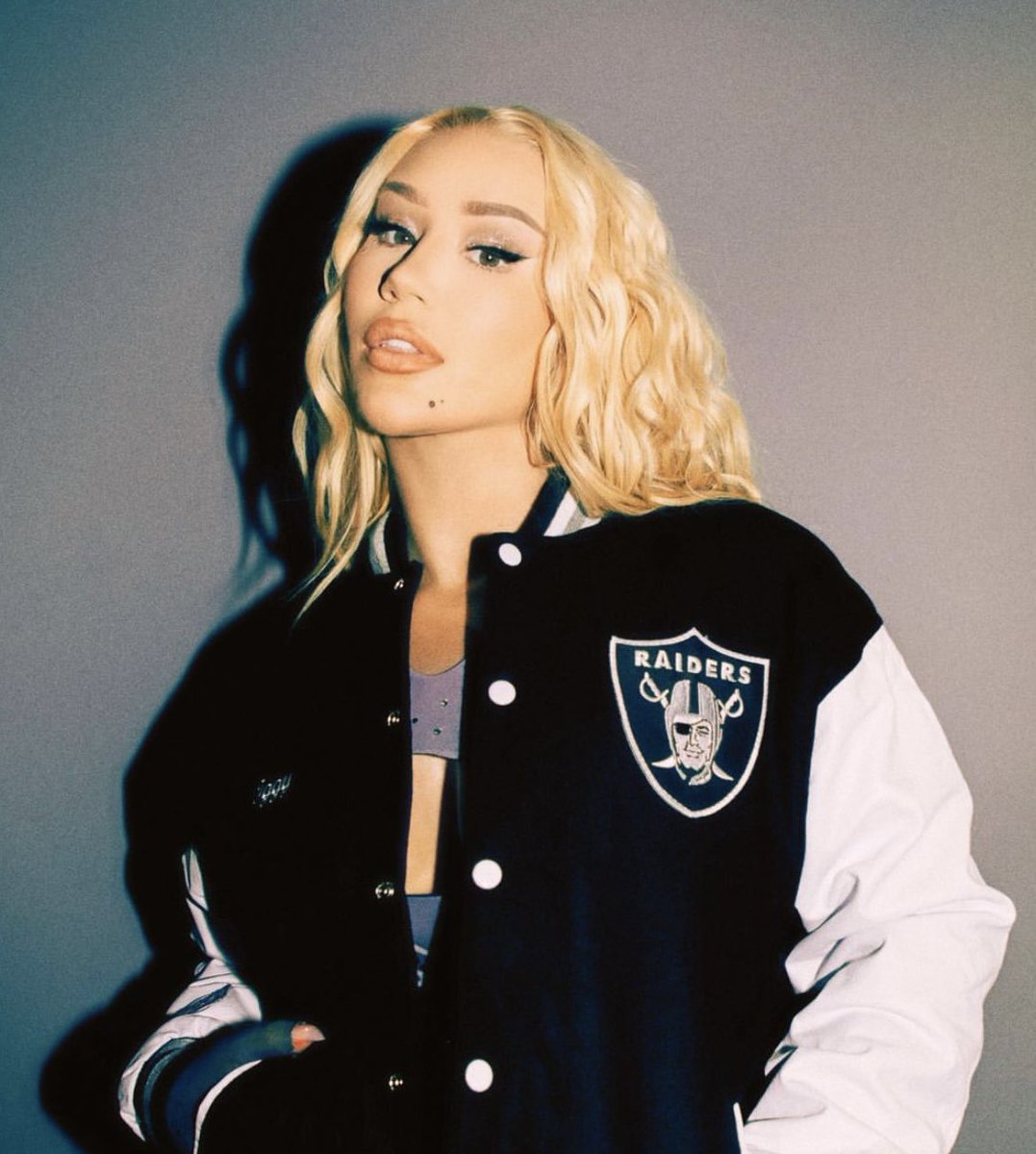 Female Artists Charts tweet media