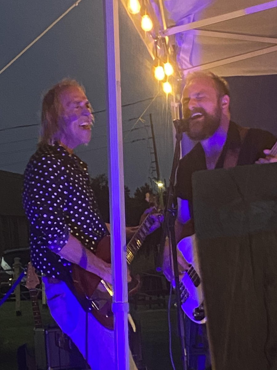 stonednrolling's tweet photo. WE LOVE ALL OF YOU FOR THE SUPPORT SO FAR! KEEP THE SMILES UP AND THE VOICES LOUD BABY! ALLLL RIGHT! #livemusic #RollingStones #rockmusic https://t.co/ZmCLGQ1TjS