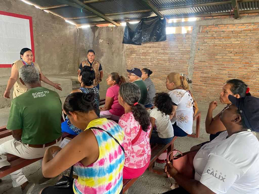 PNPRRS_HN2022's tweet photo. 1/2
#Fortalecimiento
#RCPV
📍Fuerzas Unidas 📍
Se llevó a cabo la reunión y capacitación con personas que forman parte de la Red Comunitaria en la Colonia Fuerzas Unidas F.M. https://t.co/cZqSOJVXIW