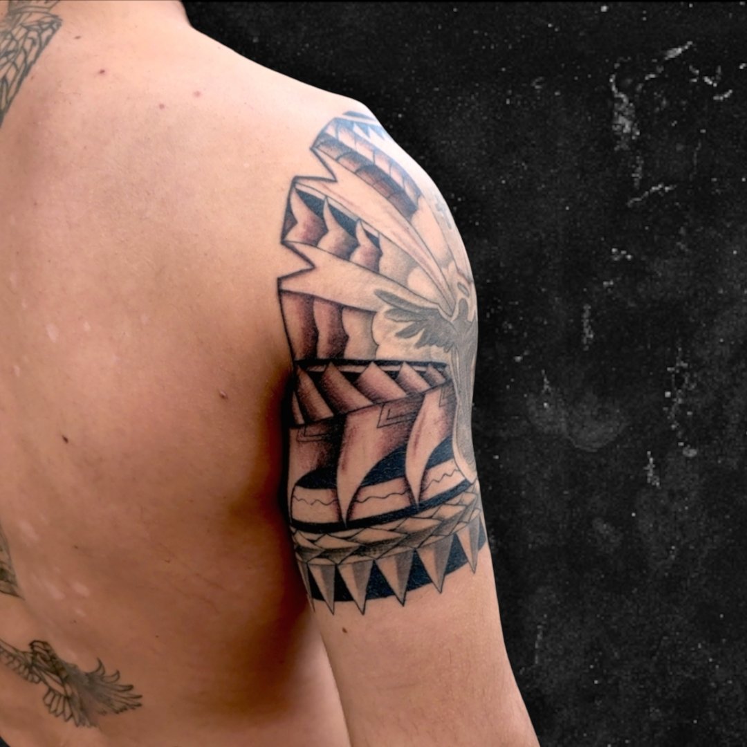 atk_ink's tweet photo. Composition Épaule/Pec Polynésien réalisé en Freehand (main levée) 

#tattoo https://t.co/eAGrKB9DNy