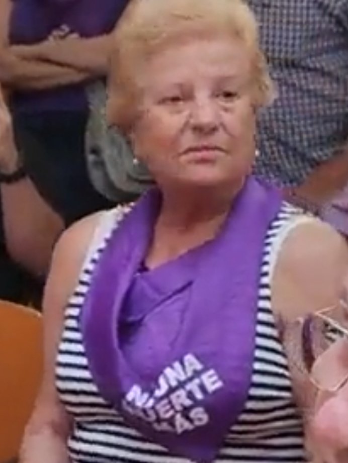 La resistencia #antifascista tiene una vez más nombre de mujer.
Para quienes se preguntan que hacer frente al #racismo, #machismo, #ViolenciaDeGenero #xenofobia, #homofobia, #LGTBIfobia, #antigitanismo 
FRENTE AL #FASCISMO
¡Aquí tenéis un ejemplo, una lección!
¡LUCHAR!
#Murcia