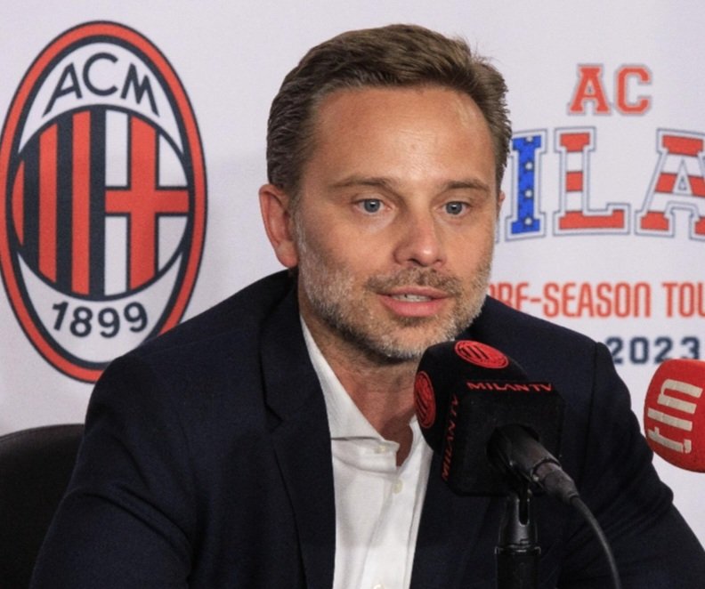 MemoriesMilan's tweet photo. -Un #Milanista serio SOSTIENE chi ci guida adesso (#Furlani).
-Un Milanista serio DIFENDE chi c'è stato fino a ieri (#Maldini).
-Un Milanista serio non calpesta la sua storia.
-Un Milanista serio UNISCE,non divide!
Isolate chi crea fazioni.

Non conoscono il #Milan.
❤️🖤 https://t.co/hUME87h0hK