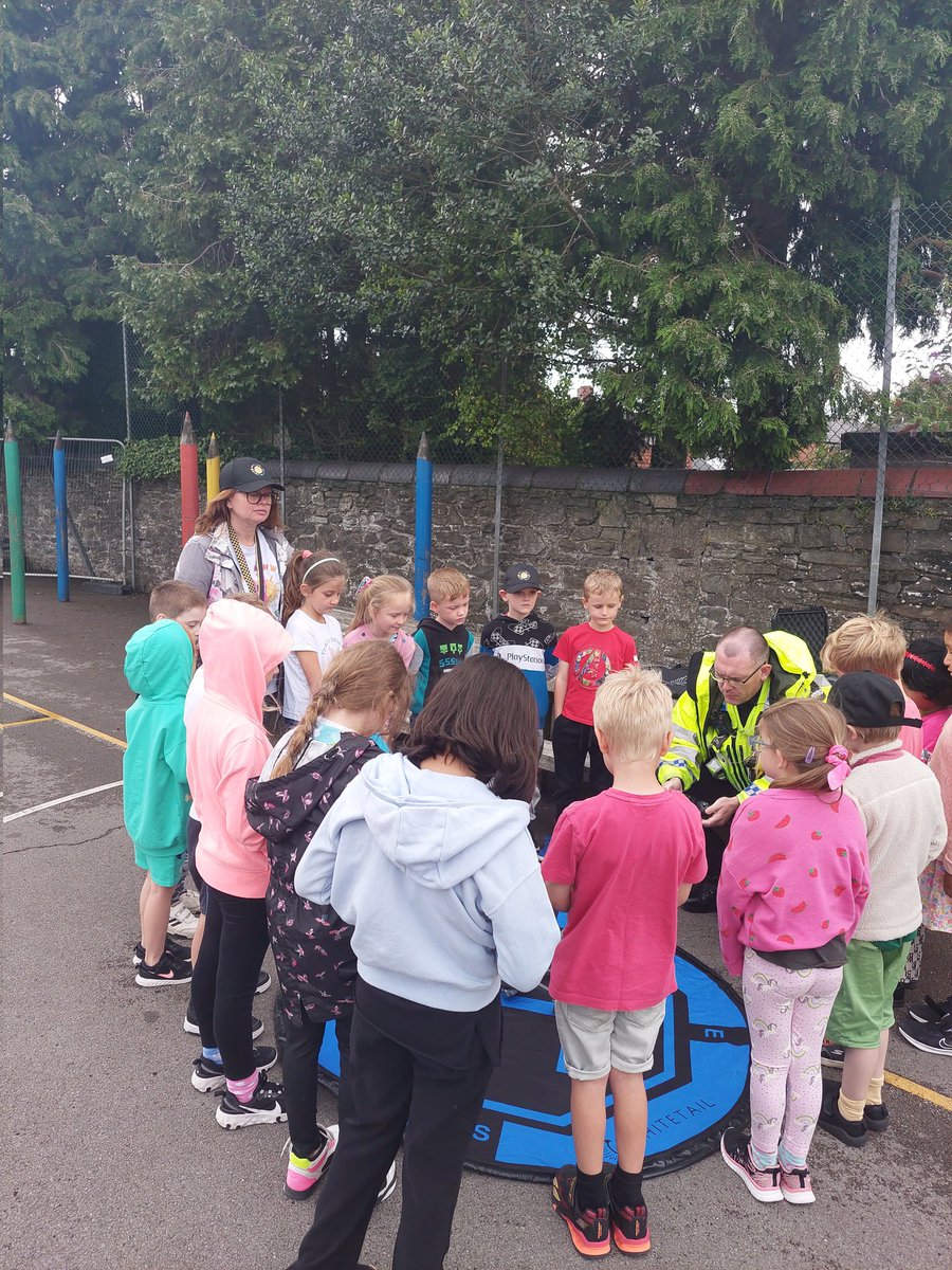 PCRachelSPO's tweet photo. Great time @BirchgrovePrm today for @foodandfunwales we managed to get @SWP_Roads to come and show us their vehicles and also got to explore the drones. @SWPCardiff @SchoolBeat @leadschoolbeat https://t.co/E8KTfOsGEN