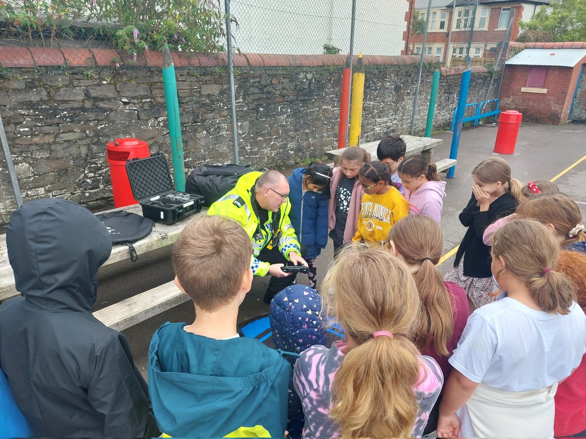 PCRachelSPO's tweet photo. Great time @BirchgrovePrm today for @foodandfunwales we managed to get @SWP_Roads to come and show us their vehicles and also got to explore the drones. @SWPCardiff @SchoolBeat @leadschoolbeat https://t.co/E8KTfOsGEN