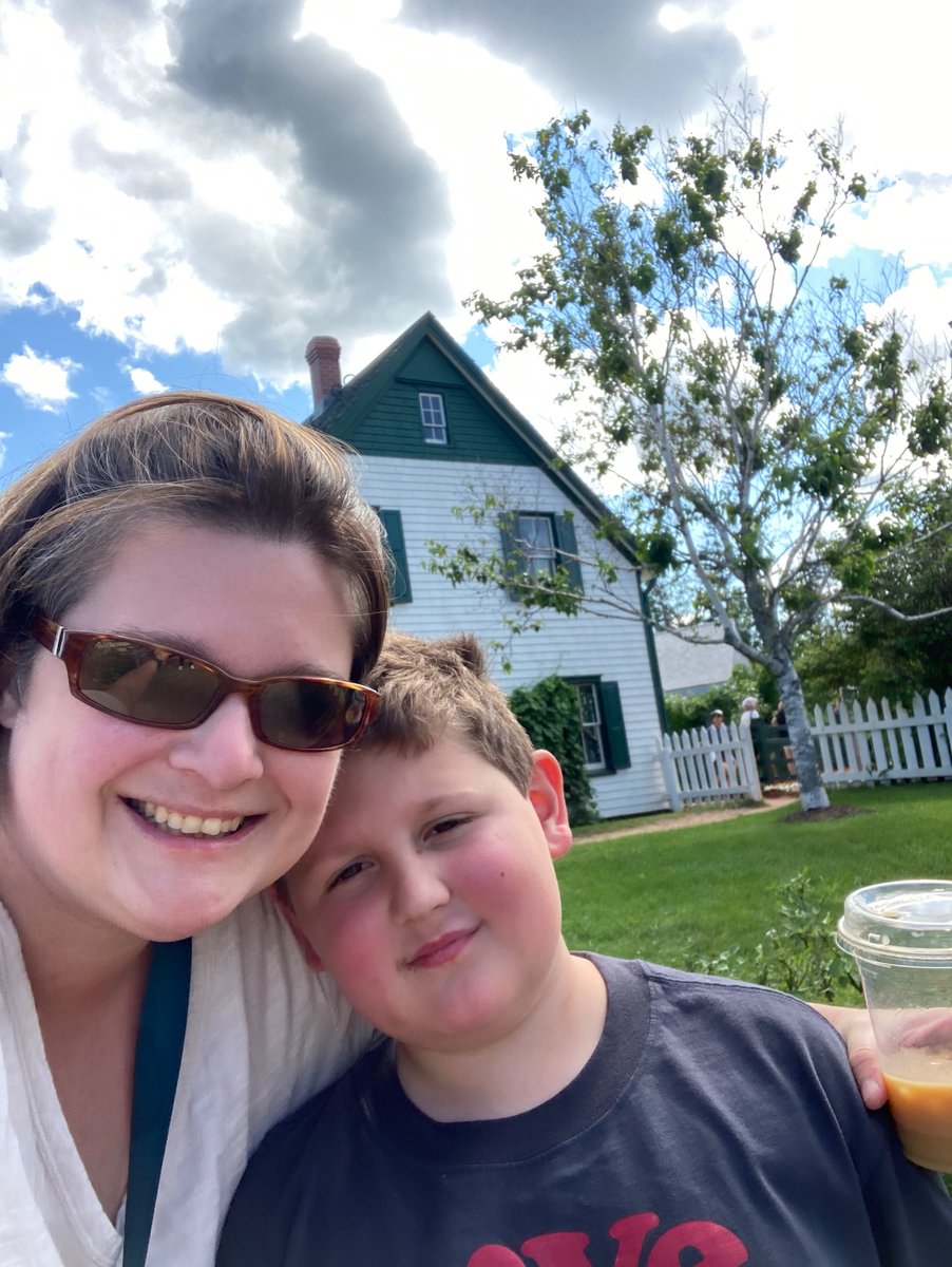 Emily Dennett tweet media