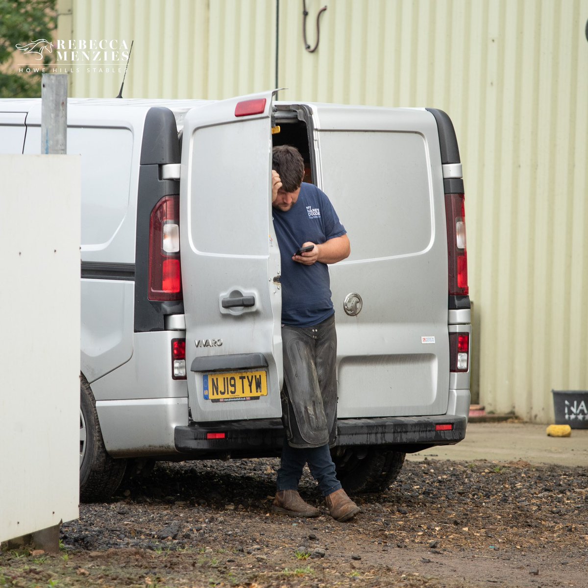 RebeccaEMenzies's tweet image. Captions anyone??? #caption #captioncomp #rebeccamenziesracing #teammenzies #stablelife #horse #racehorse #racehorsephotography #horsetraining #jockey #gallop #horselove #horserider #horseriding