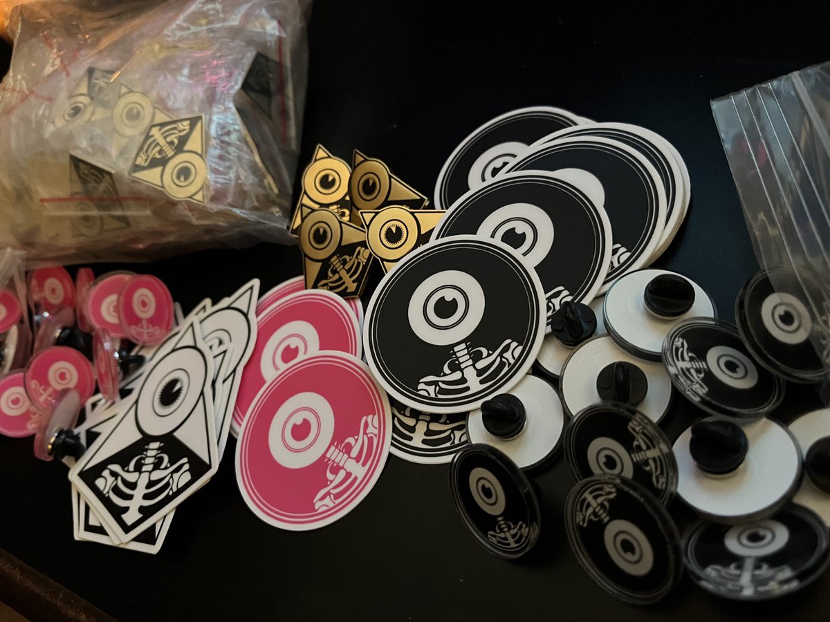 iBallzNFT's tweet photo. Did you know that if you own an iball we’ll send you some free swag?

Just verify in our discord and send us a message with the address you want it sent to. We’ll handle shipping, you just handle repping it 😎 https://t.co/ZytilenYKp