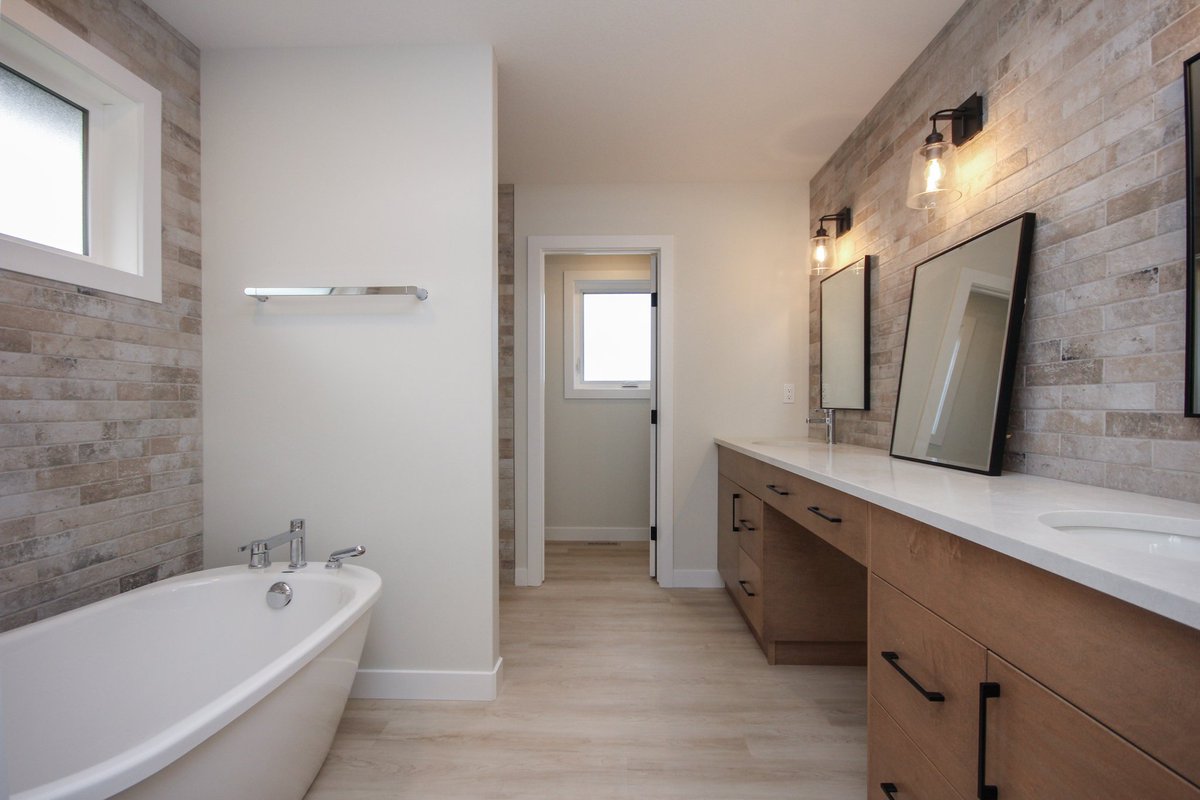 laebonhomes's tweet image. Great way to start off the week! We completed construction of this awesome Quick Possession Home backing onto the trees on Friday, &amp;amp; it's sold on Monday! We only have 4 Home sites backing onto the trees in this beautiful community remaining... Don't miss out! 🏡 #Timberstone