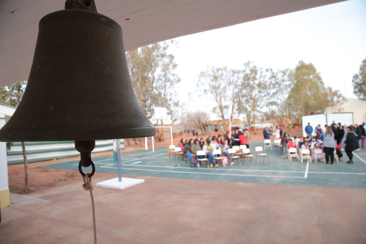 RFlutsch's tweet photo. Un día emotivo se vivió hoy en #AguadaSanRoque.
Reencuentros, esperanzas renovadas, sentimientos encontrados, nostalgias; pero hubo un denominador común: las ganas de volver a llenar las aulas con propuestas educativas. https://t.co/BBOGD9eAmS