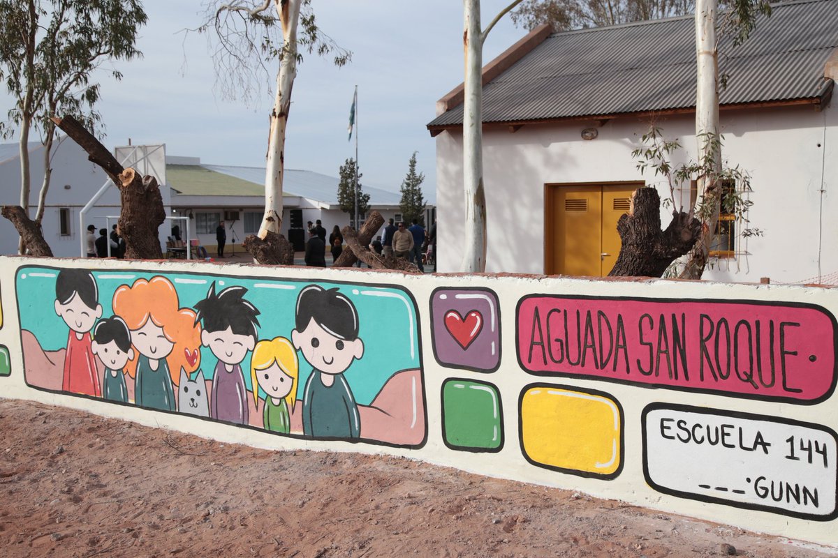 RFlutsch's tweet photo. Un día emotivo se vivió hoy en #AguadaSanRoque.
Reencuentros, esperanzas renovadas, sentimientos encontrados, nostalgias; pero hubo un denominador común: las ganas de volver a llenar las aulas con propuestas educativas. https://t.co/BBOGD9eAmS