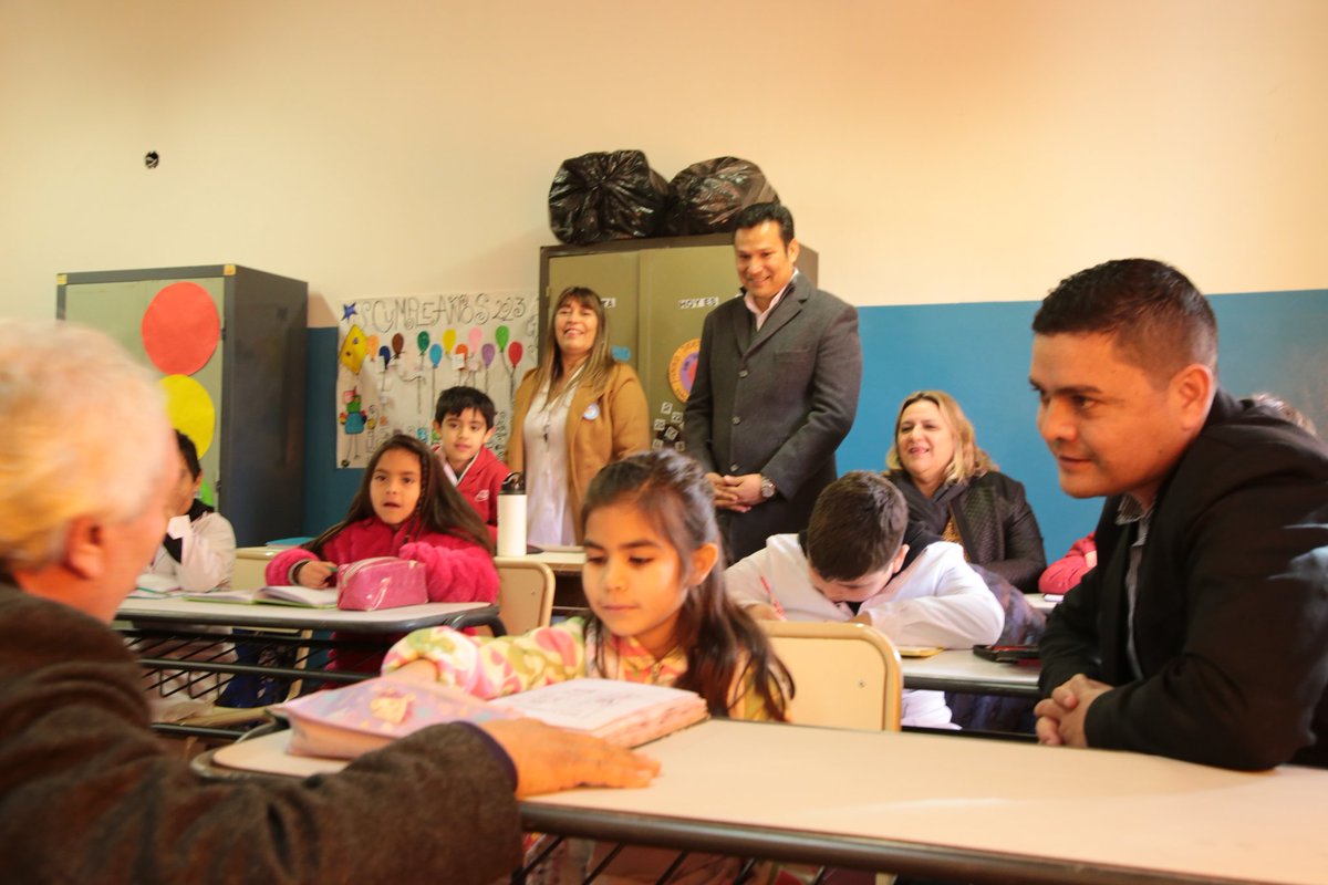 RFlutsch's tweet photo. Un día emotivo se vivió hoy en #AguadaSanRoque.
Reencuentros, esperanzas renovadas, sentimientos encontrados, nostalgias; pero hubo un denominador común: las ganas de volver a llenar las aulas con propuestas educativas. https://t.co/BBOGD9eAmS