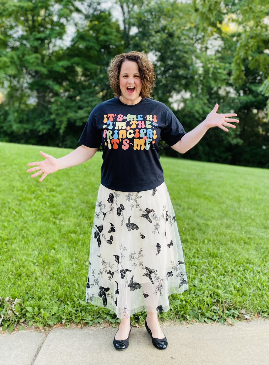 StefaniePitzer's tweet photo. ๐๐ป My Year 3 Principal Era ๐ฆ๐ธโบ๏ธ
My 18th year in education ๐
Letโs DO THIS! ๐๐ป#LWRockets #momsasprincipals #PrincipalOfficeHours #iledchat #TaylorSwift https://t.co/WkzdMNnd66