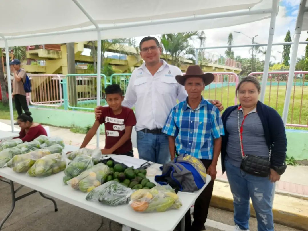 saghonduras's tweet photo. Iniciativa que replíca el modelo de la #FeriSAG desarrollada por la Secretaría de Agricultura y Ganadería, (#SAG), a través del Programa Nacional de Desarrollo Agroalimentario, (#Pronagro), el 17 de junio del presente año. https://t.co/n9VMeIKcNK