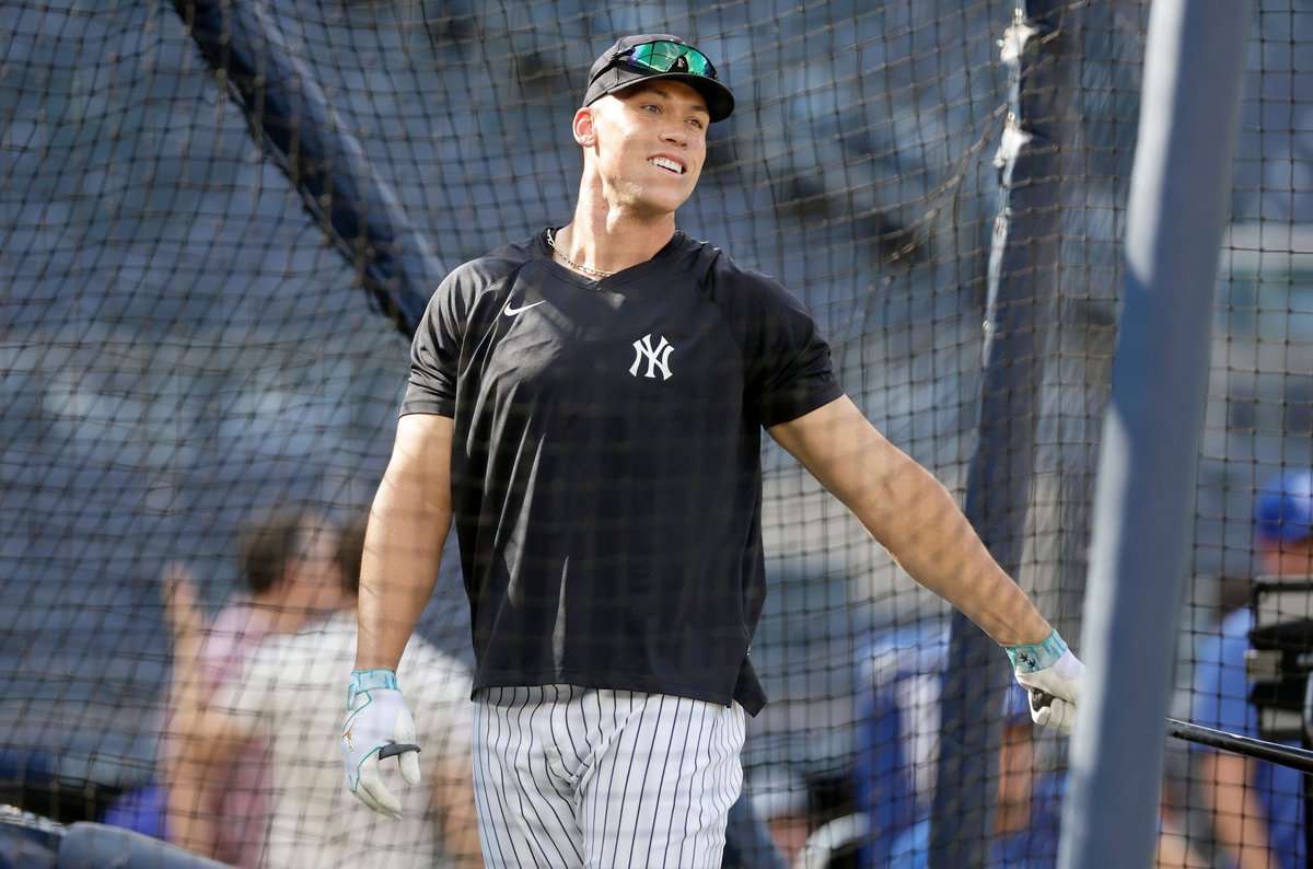 If Aaron Judge hits a HR tonight someone who retweets and is following is winning a shirt. Comment your size. Let’s go Yankees.